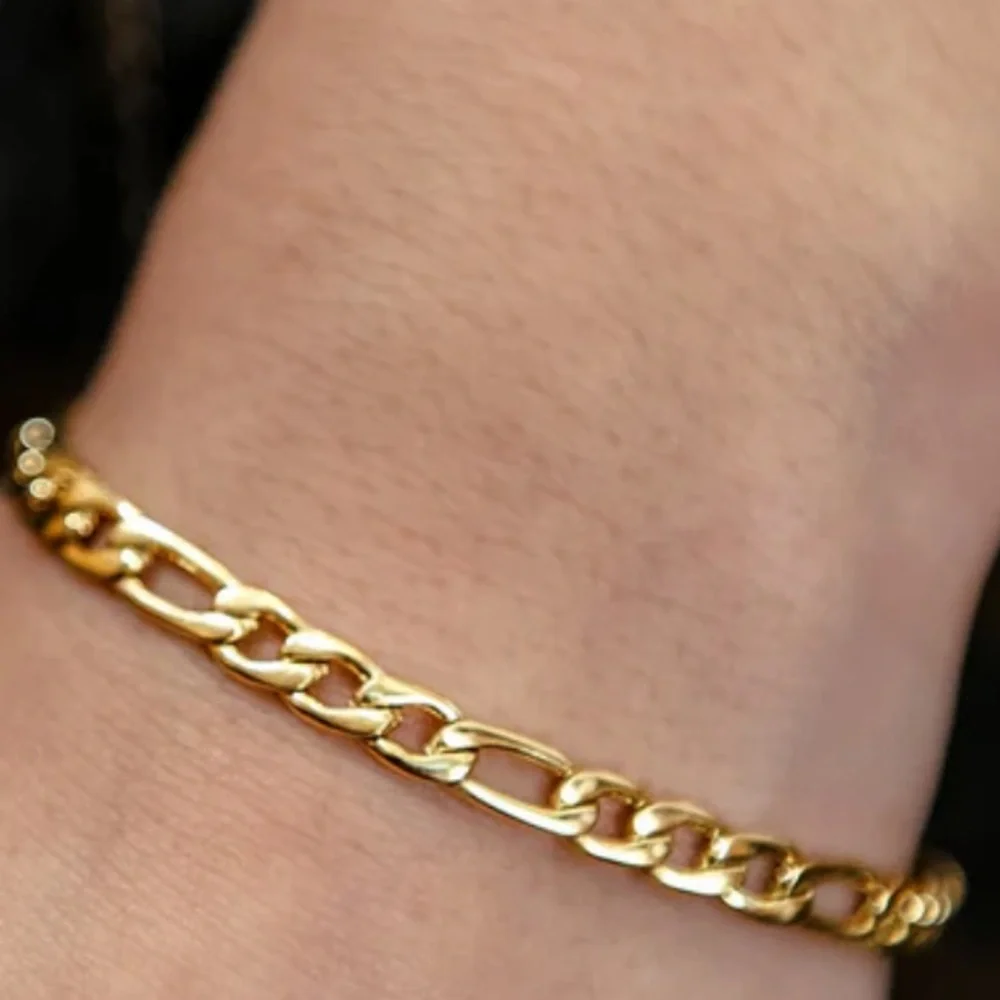 14 KT Gold Authetic Figaro Bracelet Real Gold 4 mm W apx 8” L Like New in Box